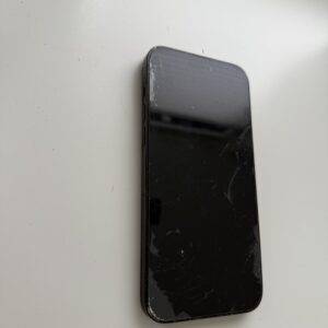 iPhone 15 Pro Max Gerät voll funktionsfähig, Vorder und Rückseite gesplittert