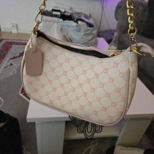 Damen-Handtasche in Rosa – Elegant & modern 👜