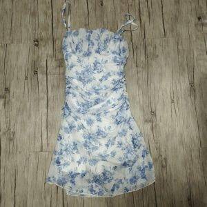 Weiß-blaues Sommerkleid – Größe M – leicht & schön für warme Tage