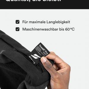 STRYVE Sporthandtuch – Das Original aus DHDL – Towell+ Pro – All Black – 105 x 42,5 cm – Magnetclip & Rutschschutz – Hygienisch & Funktional – Ideales Handtuch fürs Gym verfügbar