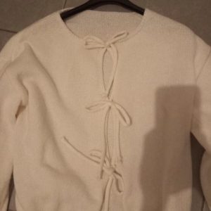 🧶 Langarm Strickjacke weiß M – Einfarbiger Twist-Knoten 🧶