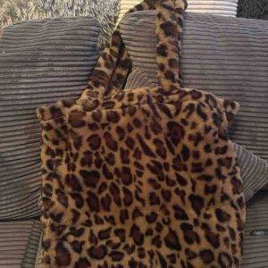 Leoparden-Plüsch-Tragetasche – perfekt für Herbst & Winter