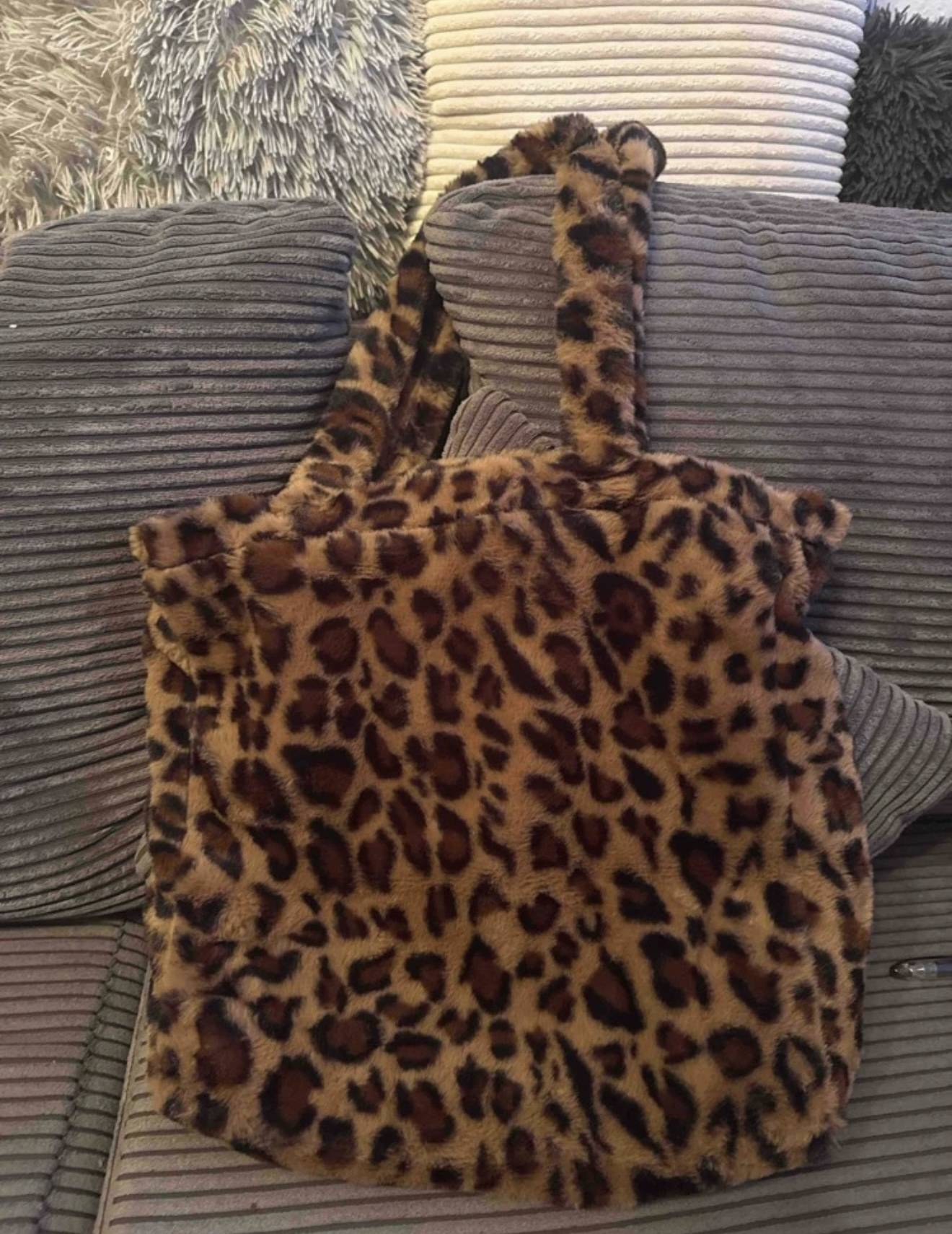 Leoparden-Plüsch-Tragetasche – perfekt für Herbst & Winter