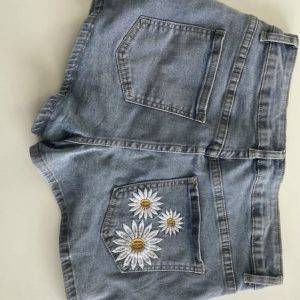 Jeans Shorts Damen – Größe 36, kaum getragen, mit ausgefranstem Saum