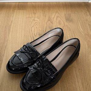 Dorothy Perkins Loafer, Gr. 38, schwarz lack