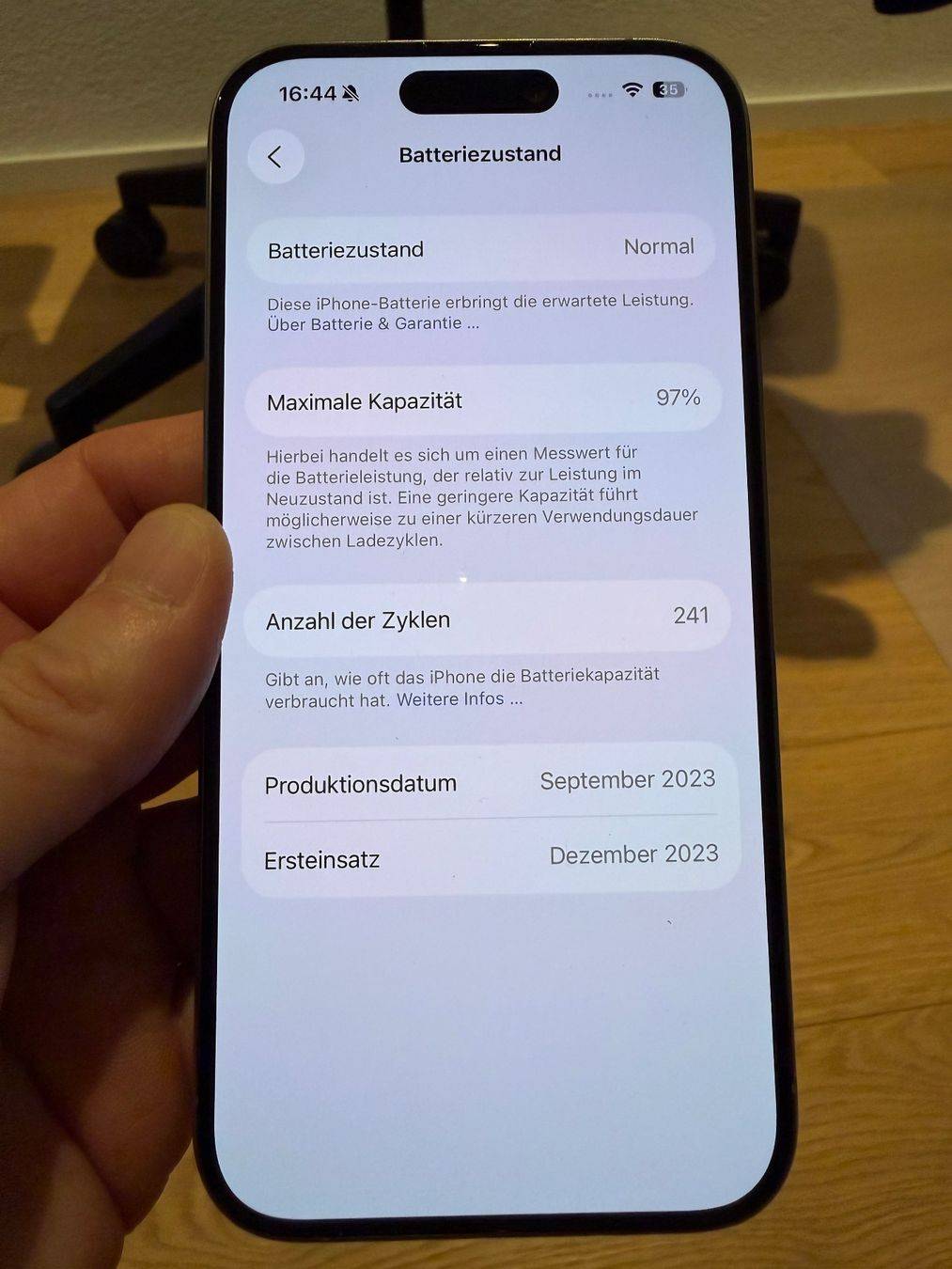 iPhone 15 Pro, 256 GB, Natural Titanium Akku 97% – Bild 2