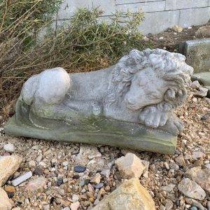 Löwe liegend, Steinfigur, Gartendeko