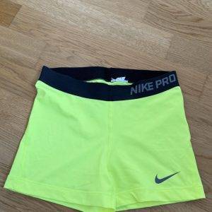 Nike Pro Shorts, Gr. M