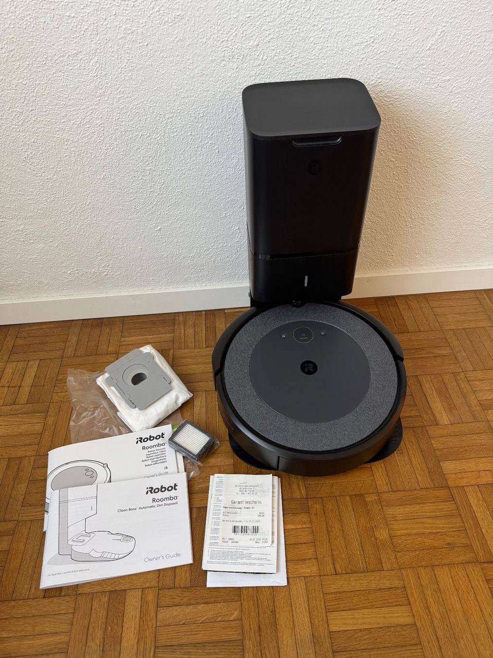 Roboterstaubsauger Roomba i5+ mit Basisstation und Zubehör