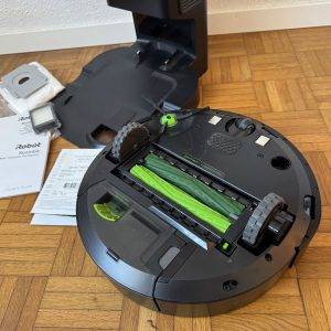 Roboterstaubsauger Roomba i5+ mit Basisstation und Zubehör