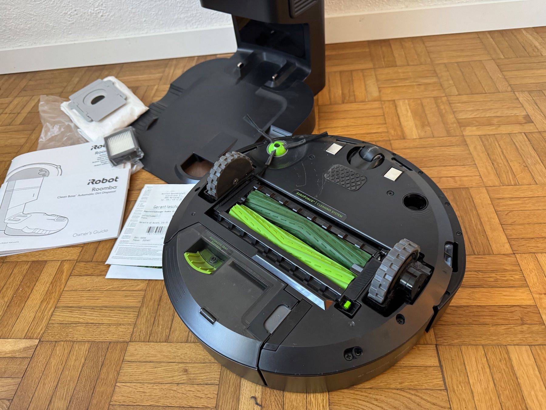Roboterstaubsauger Roomba i5+ mit Basisstation und Zubehör – Bild 3