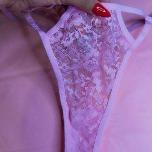 Süsser, neuer Tanga aus Spitze, zartrosa, Gr. S, Hingucker