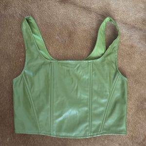 Grünes Leder Top in Grösse S
