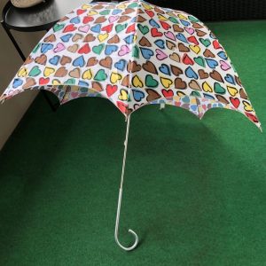 Moschino Regenschirm mit Herzmuster, neuwertig