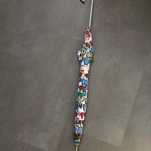 Moschino Regenschirm mit Herzmuster, neuwertig