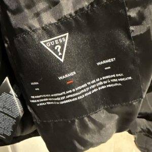 Winterjacke Guess Schwarz, Grösse M,Neuwertig!